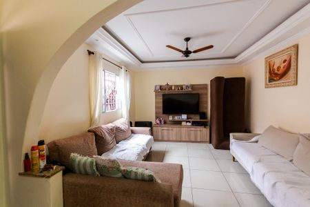 Casa à venda com 206m², 3 quartos e 2 vagas Casa à venda com 206m², 3 quartos e 2 vagasSala