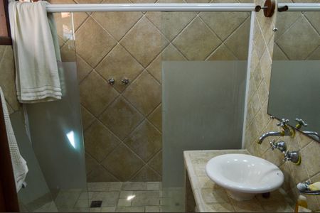 Casa de condomínio à venda com 400m², 3 quartos e sem vagaBanheiro da Suíte