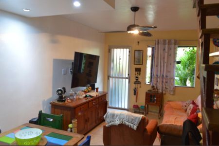 Casa de condomínio à venda com 69m², 2 quartos e 1 vagaSala