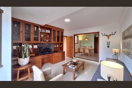 Casa à venda com 300m², 3 quartos e 4 vagasSala