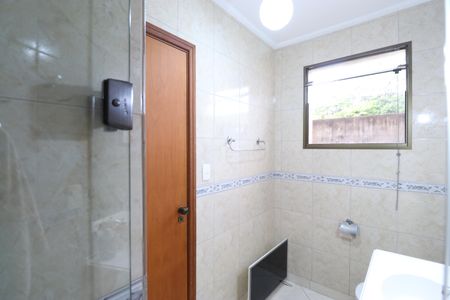 Casa à venda com 300m², 3 quartos e 4 vagasBanheiro da Suíte 2