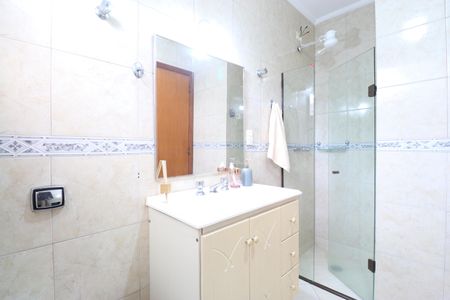 Casa à venda com 300m², 3 quartos e 4 vagasBanheiro da Suíte 2