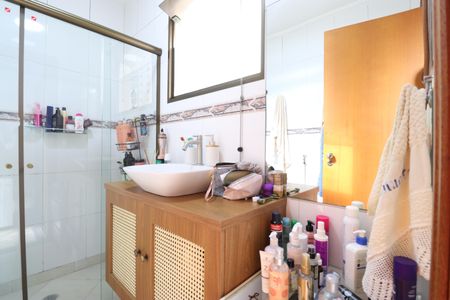 Casa à venda com 300m², 3 quartos e 4 vagasBanheiro da Suíte 1