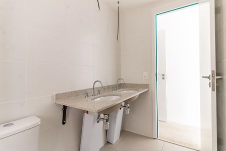 Apartamento à venda com 127m², 4 quartos e 2 vagasBanheiro da Suíte 1