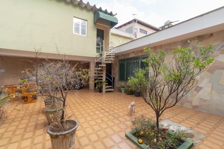 Casa à venda com 251m², 3 quartos e 3 vagasQuintal