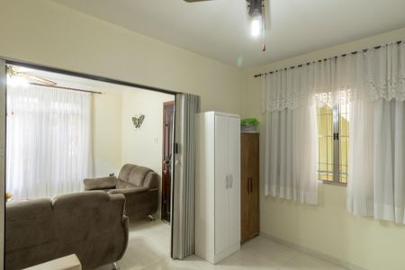 Casa à venda com 251m², 3 quartos e 3 vagasSala