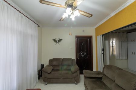 Casa à venda com 251m², 3 quartos e 3 vagasSala