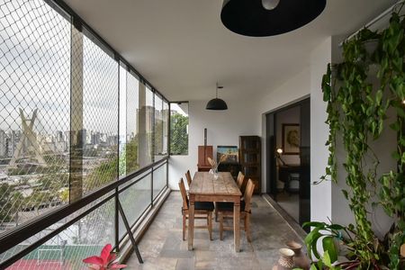 Apartamento à venda com 261m², 4 quartos e 4 vagasVaranda