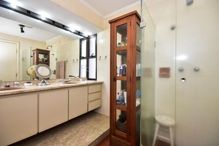 Apartamento à venda com 261m², 4 quartos e 4 vagasBanheiro Suíte 1