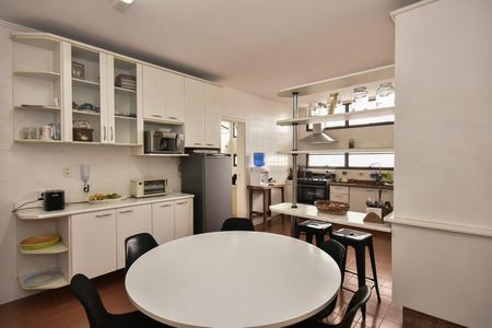 Apartamento à venda com 261m², 4 quartos e 4 vagasCozinha