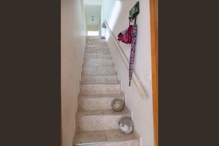 Casa à venda com 220m², 5 quartos e sem vagaEscada Casa 2