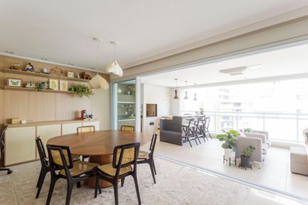 Apartamento à venda com 163m², 2 quartos e 3 vagasSala