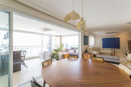 Apartamento à venda com 163m², 2 quartos e 3 vagasSala
