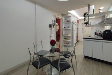 Apartamento à venda com 135m², 3 quartos e 2 vagasCopa