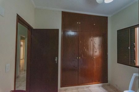 Casa à venda com 359m², 3 quartos e 2 vagas Casa à venda com 359m², 3 quartos e 2 vagasQuarto 1