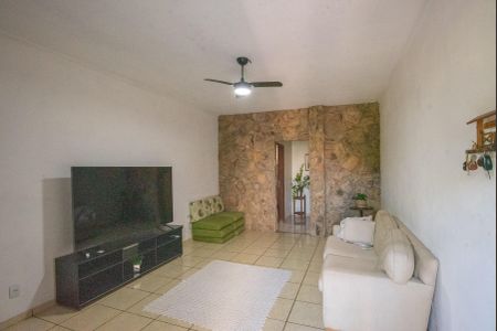 Casa à venda com 359m², 3 quartos e 2 vagas Casa à venda com 359m², 3 quartos e 2 vagasSala