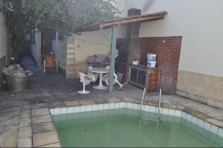 Casa à venda com 140m², 3 quartos e sem vagaPiscina