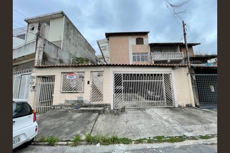 Casa à venda com 50m², 2 quartos e 1 vaga Casa à venda com 50m², 2 quartos e 1 vagaFachada