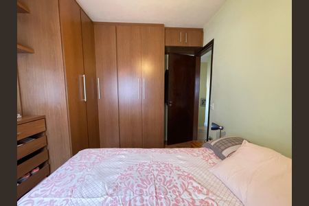 Quarto de casa à venda com 2 quartos, 50m² em Jardim Ester Yolanda, São Paulo