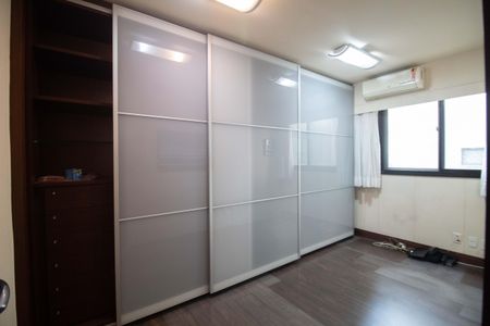 Apartamento à venda com 210m², 3 quartos e 3 vagasQuarto 2