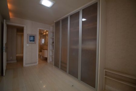 Apartamento à venda com 210m², 3 quartos e 3 vagasQuarto 1