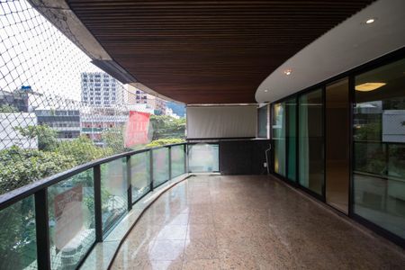 Apartamento à venda com 210m², 3 quartos e 3 vagasVaranda da Sala