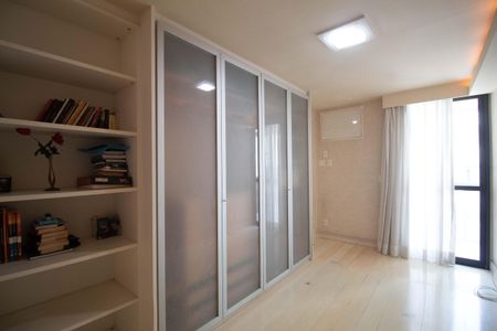 Apartamento à venda com 210m², 3 quartos e 3 vagasQuarto 1