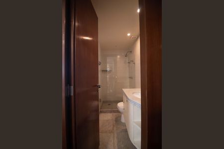 Apartamento à venda com 210m², 3 quartos e 3 vagasBanheiro da Suíte