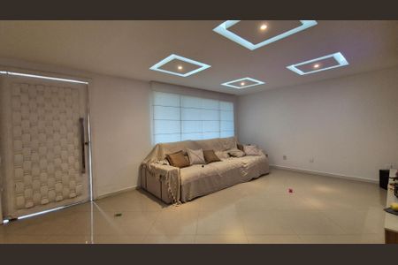 Casa de condomínio à venda com 504m², 4 quartos e 4 vagasSala