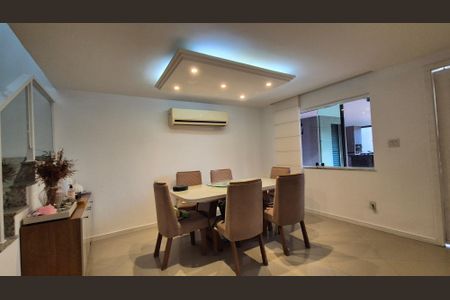 Casa de condomínio à venda com 504m², 4 quartos e 4 vagasSala