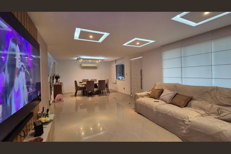 Casa de condomínio à venda com 504m², 4 quartos e 4 vagasSala