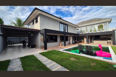 Casa de condomínio à venda com 504m², 4 quartos e 4 vagasÁrea externa