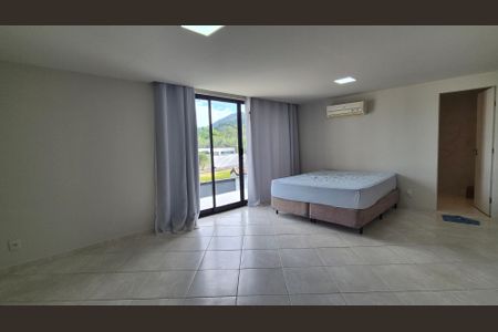 Casa de condomínio à venda com 504m², 4 quartos e 4 vagasSuite 3