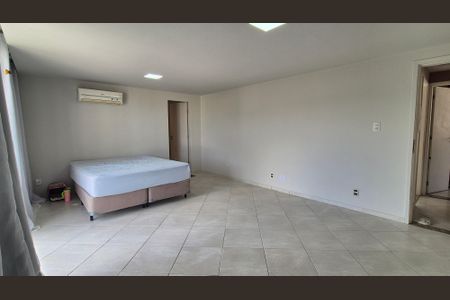 Casa de condomínio à venda com 504m², 4 quartos e 4 vagasSuite 3
