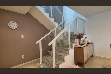 Casa de condomínio à venda com 504m², 4 quartos e 4 vagasEscada