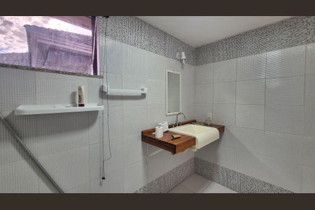 Casa de condomínio à venda com 504m², 4 quartos e 4 vagasBanheiro da Suíte 2