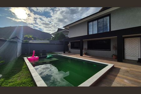 Casa de condomínio à venda com 504m², 4 quartos e 4 vagasÁrea externa