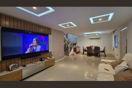 Casa de condomínio à venda com 504m², 4 quartos e 4 vagasSala