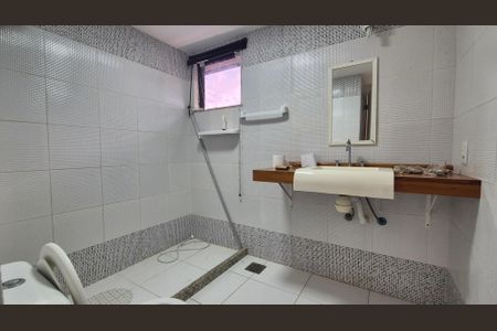 Casa de condomínio à venda com 504m², 4 quartos e 4 vagasBanheiro da Suíte 2
