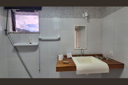 Casa de condomínio à venda com 504m², 4 quartos e 4 vagasBanheiro da Suíte 2