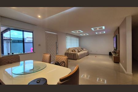 Casa de condomínio à venda com 504m², 4 quartos e 4 vagasSala