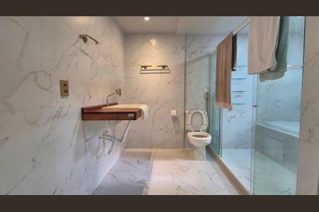 Casa de condomínio à venda com 504m², 4 quartos e 4 vagasBanheiro da Suíte 3