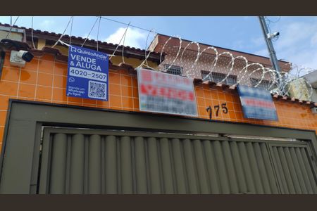 Casa à venda com 128m², 3 quartos e 2 vagasFachada + Placa