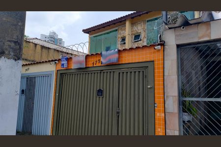 Casa à venda com 128m², 3 quartos e 2 vagasFachada + Placa