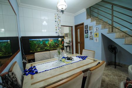 Casa à venda com 128m², 3 quartos e 2 vagasSala