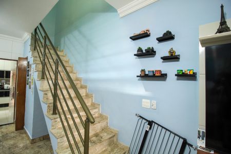 Casa à venda com 128m², 3 quartos e 2 vagasEscada