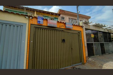 Casa à venda com 128m², 3 quartos e 2 vagasFachada + Placa