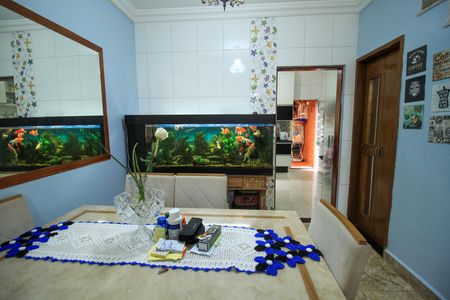 Casa à venda com 128m², 3 quartos e 2 vagasSala