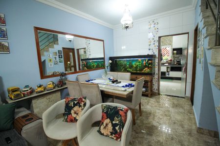 Casa à venda com 128m², 3 quartos e 2 vagasSala