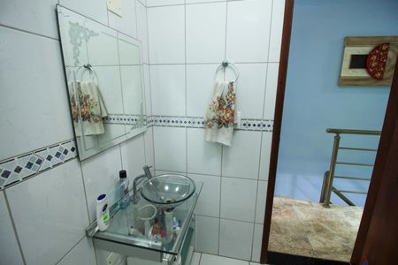 Casa à venda com 128m², 3 quartos e 2 vagasBanheiro